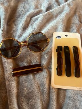 Tortoise Vintage Made in Italy Sunglasses/Vintage Hair Clip, Bonus 3 Hair Clips